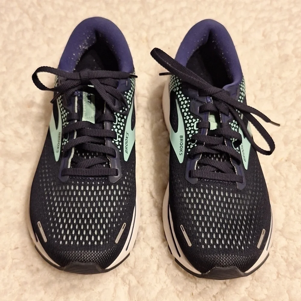 Womens Brooks blue vented sneakers size 8.5D